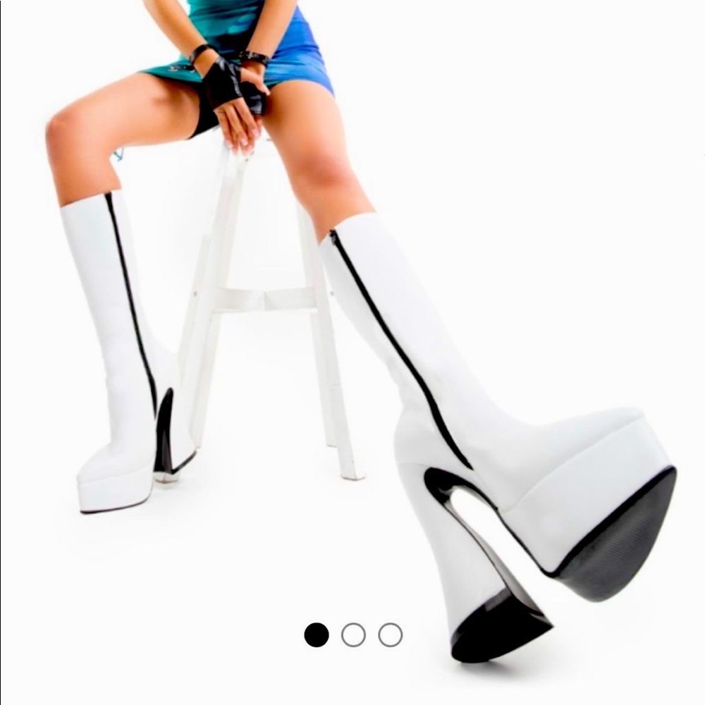 WHITE SIZE 7 LAMODA PLATFORM BOOTS